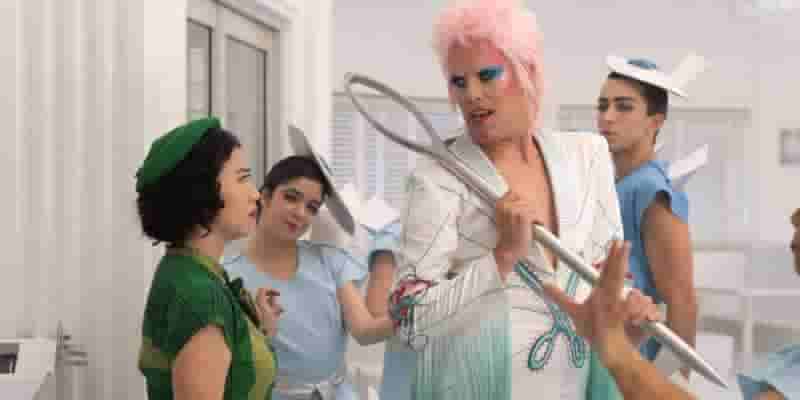 Grease: Rise of the Pink Ladies избегает усталого тропа с Нэнси
