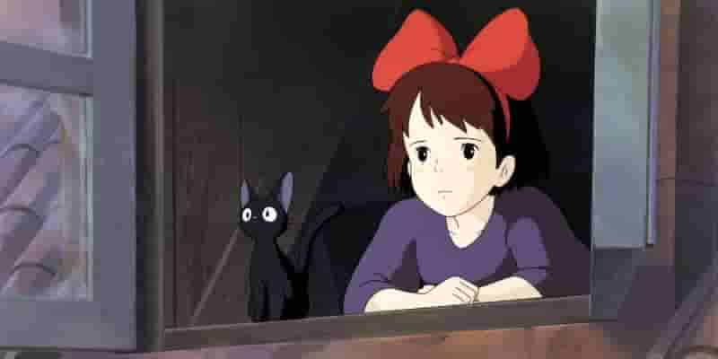 Kiki's Delivery Service Косплей изображает молодую ведьму в задумчивом настроении