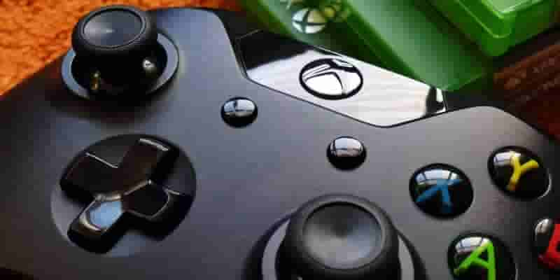 Core Controller против Elite Series 2: какой контроллер Xbox лучше?