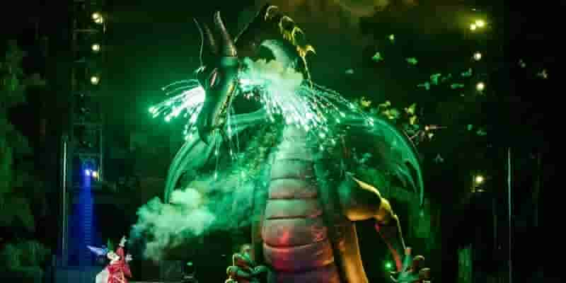 Disneyland's Fantasmic! Шоу приостановили на год после Dragon Fire