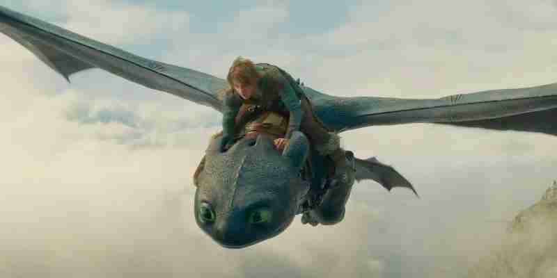 > </p>
<p> DreamWorks </p>
<p> Большая игра была выпущена для римейка в прямом эфире <em>Как обучить своего дракона </em>. Направляясь в кинотеатры 13 июня, фильм переосмыслил анимированный хит в прямом эфире. выставлен на дисплее. Он включает в себя первый взгляд на кадры с икота, едущего на его драконе, беззубовался, как он это сделал в оригинальном анимационном фильме. Мейсон Темза (<em> Черный телефон </em>, <em> для всех человечества </em>) играет версию Hiccup в прямом эфире, а трейлер также разделяет кандидатуру в BAFTA Нико Паркер (<em> Dumbo </em>, <em> Последний из нас </em>) как астрид живого действия Полем Проверьте прицеп ниже. /p><Source Media =