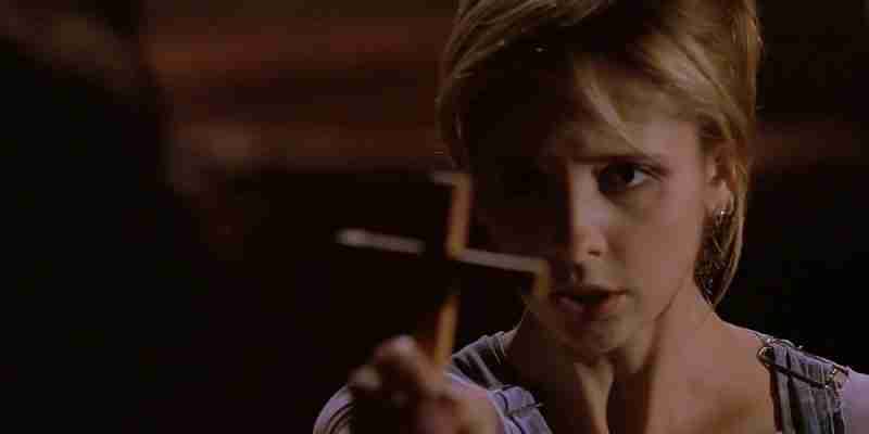 15 самых страшных эпизодов Баффи, выстрела вампира