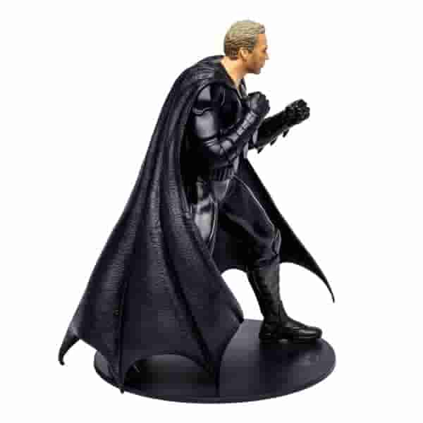 Флэш: постаревший Бэтмен Майкла Китона разоблачен фигуркой McFarlane Toys