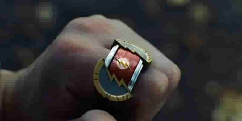 The Flash представляет новый взгляд на обновленное кольцо Барри Аллена