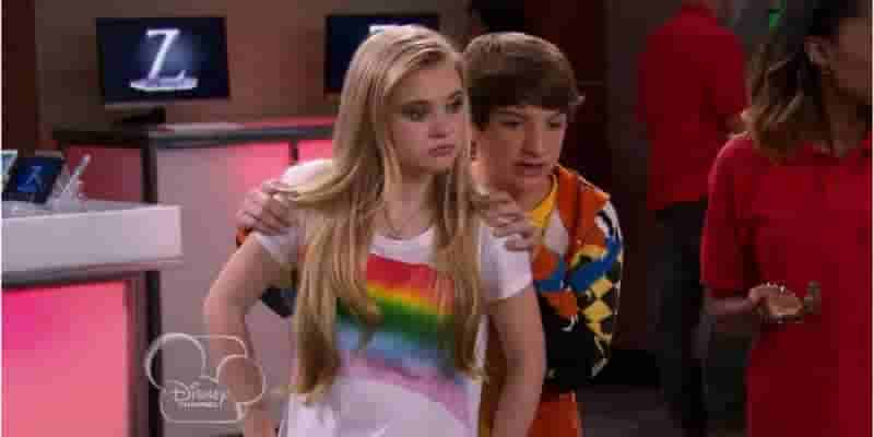 10 романтических историй Disney Channel, которые закончились слишком рано